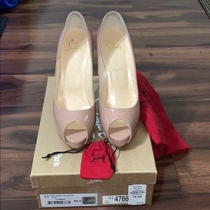 New Very Prive 120 Patent in NUDE sz. 40.5